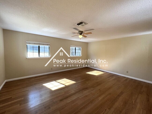 Foto del edificio - Wonderful 3bd/2ba Orangevale Home with Spa...