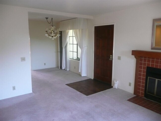 Foto del edificio - 2-Bedroom 1-Bathroom La Jolla UTC Condo wi...