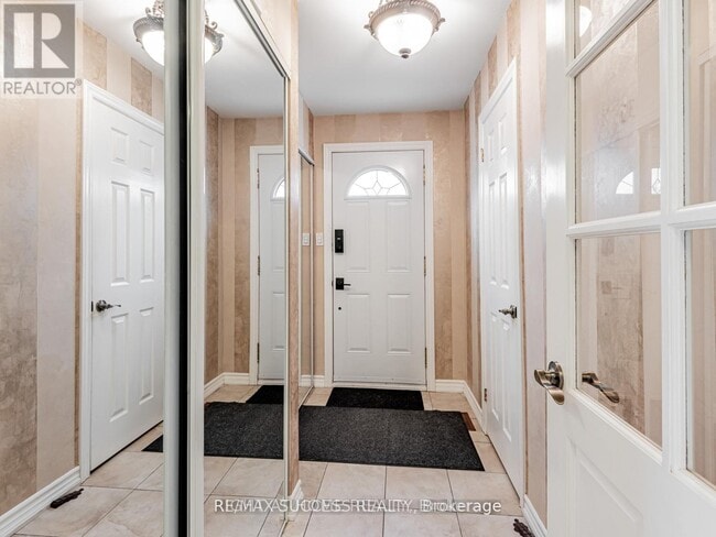 Photo du bâtiment - 7 Point O'Woods Dr