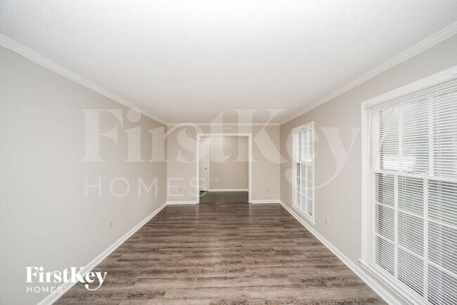 Building Photo - 2506 MacKinnon Dr