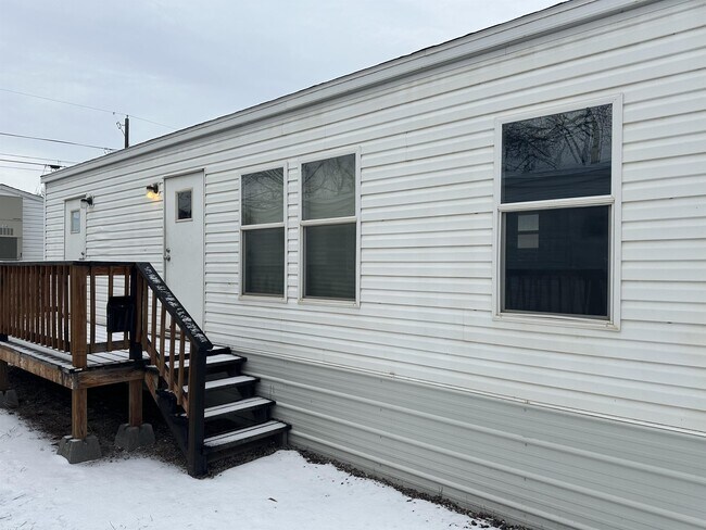 Building Photo - 36 4th Ave W