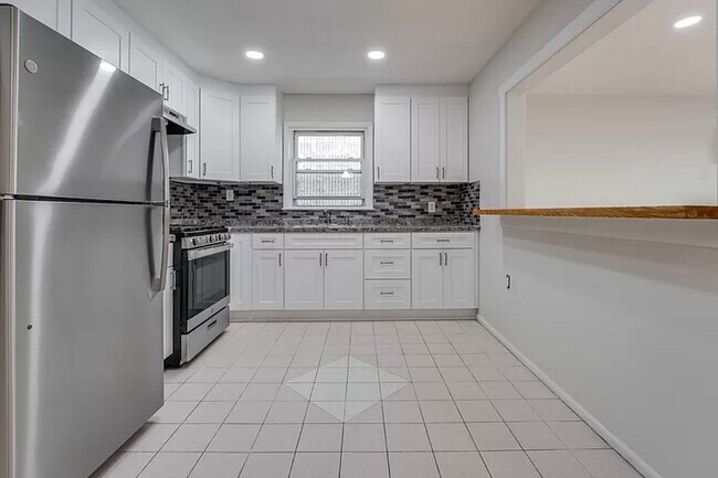 Building Photo - 263 Palisade Ave