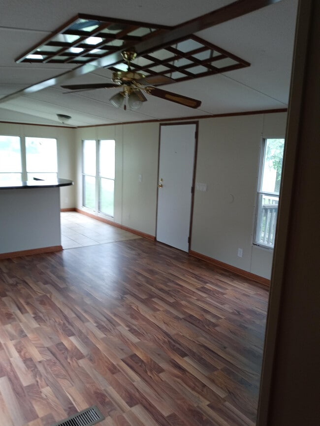 Building Photo - 719 Golden Point