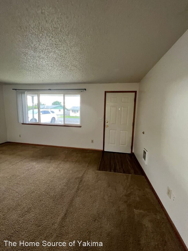 Building Photo - 3 br, 1 bath House - 210 Blossom Drive
