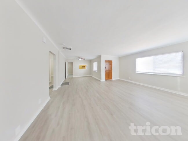 Foto del edificio - 10301 Sorrills Creek Ln