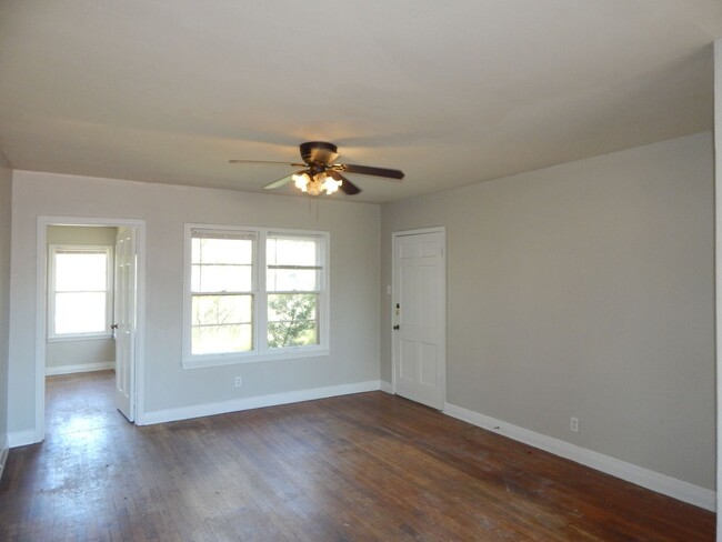 Building Photo - 2 br, 1 bath House - 253 Rosebud Avenue #5
