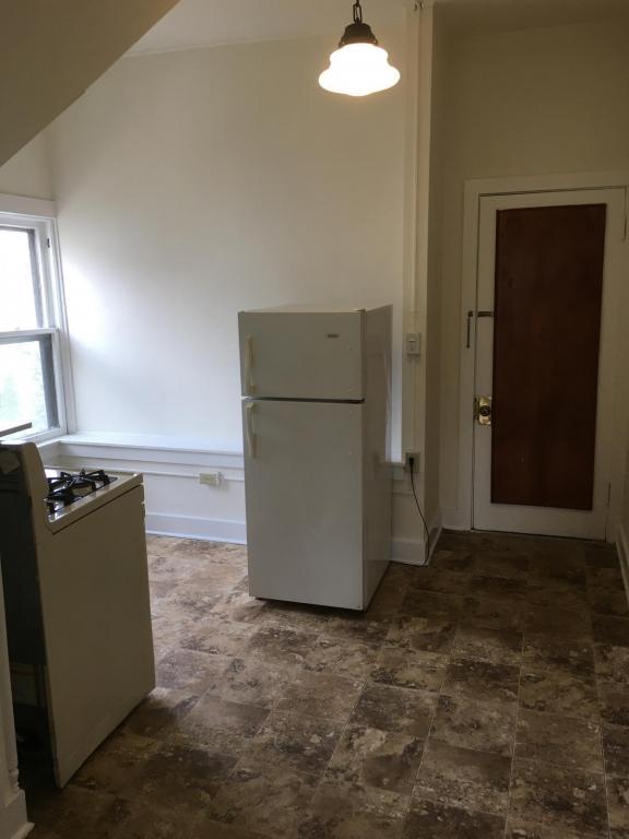 Building Photo - 2704 N Hackett Ave #10