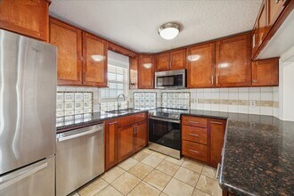 Building Photo - 709 Gale St