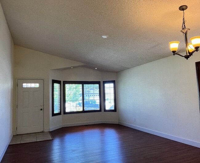 Building Photo - beautiful 4 bedroom home in Carson City