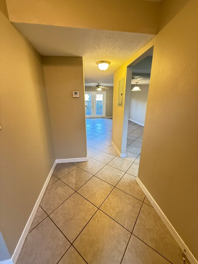 Foto del edificio - 1625 Martin Bluff Rd