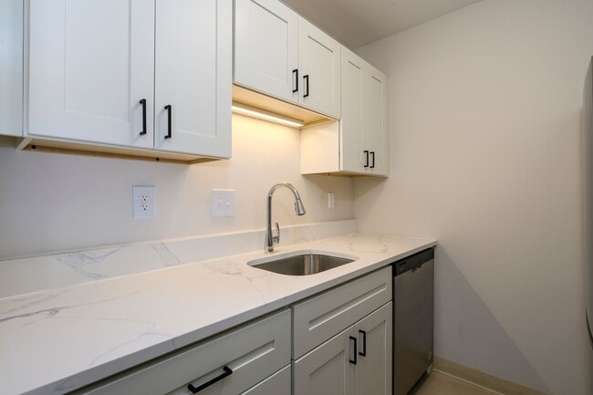 Building Photo - Oak Forest Apartments