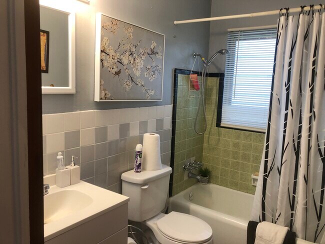 Foto del edificio - 546 Monticello Ave