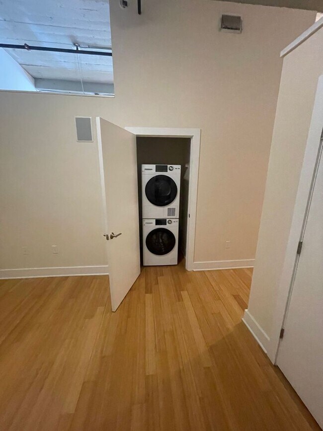 Interior Photo - The Mill at Manchester Lofts