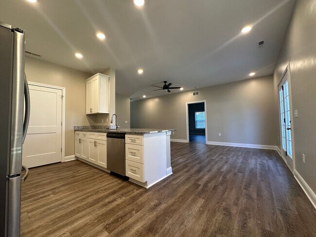 Foto del edificio - Great home in a well established neighborhood.