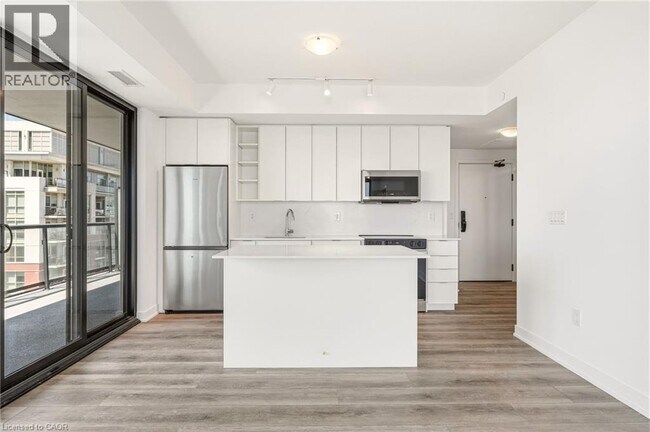 Photo du bâtiment - 2075 Lakeshore Rd.