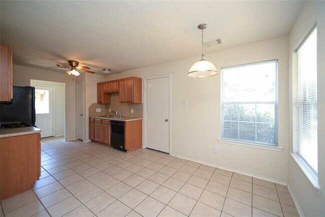 Building Photo - 1408 Sycamore Leaf Way