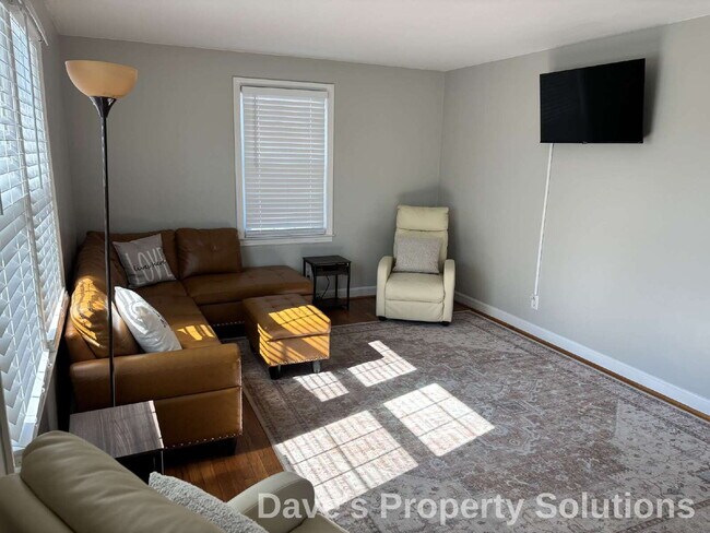 Foto del edificio - Experience Effortless Living in Beautiful Red Brick Ranch