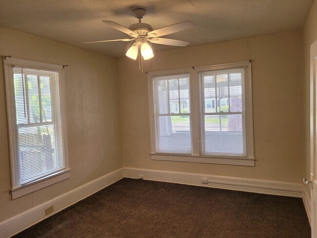Foto del edificio - 7220 Clinton St