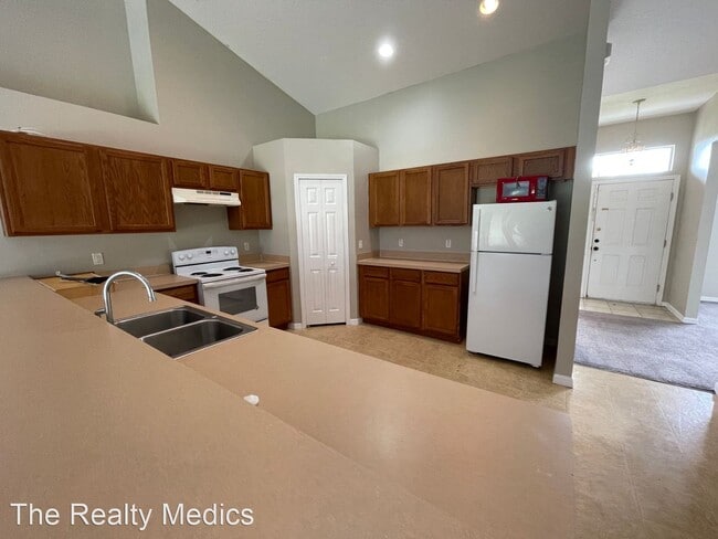 Foto del edificio - 3 br, 2 bath House - 1625 Redfin Dr.