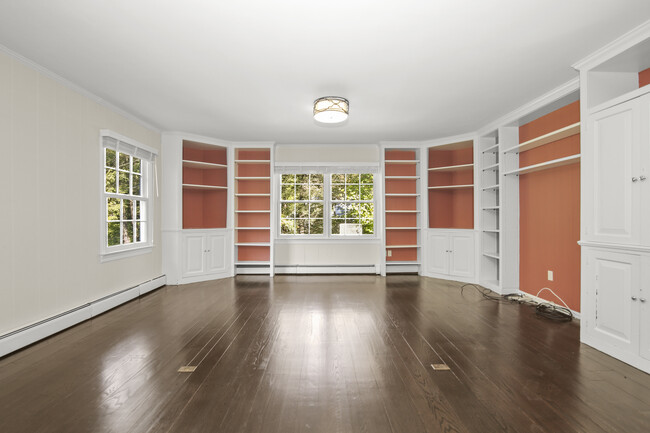 Building Photo - 25 Ferncliff Rd