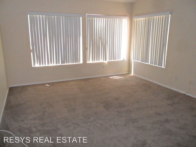 Building Photo - 10279 Dupage Ave