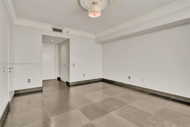Building Photo - 450 Alton Rd