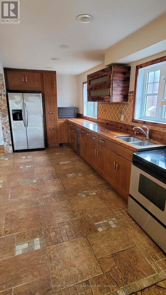 Building Photo - 44 Rotherglen Ct