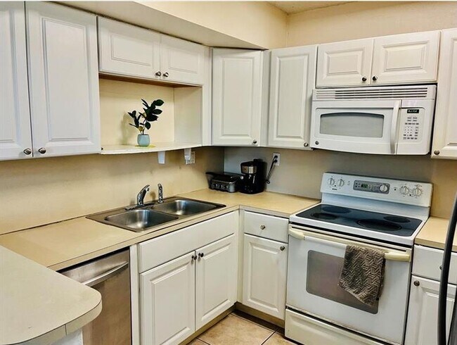 Foto del edificio - 8200 Severn Dr