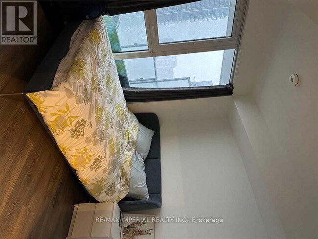 Photo du bâtiment - 950-3950 Portage Pkwy