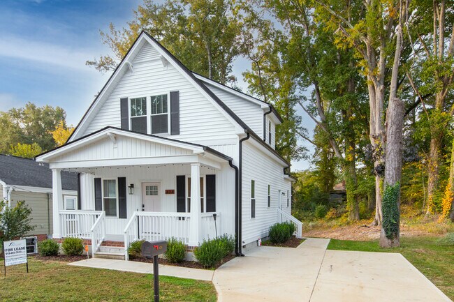 Building Photo - 424 Red Oak Ave