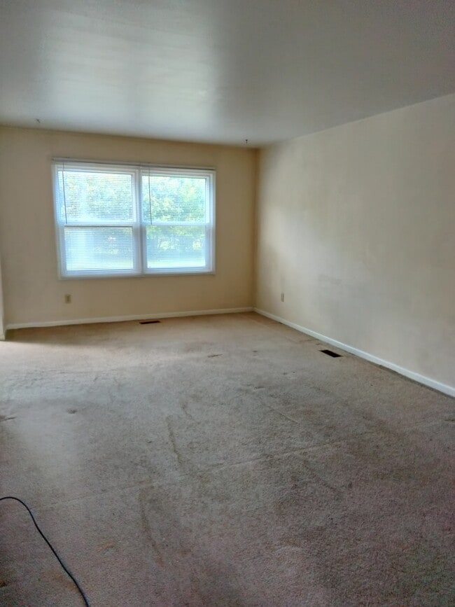 Building Photo - 6224 Birch Row Dr