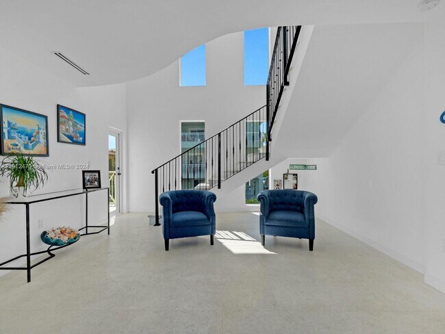 Building Photo - 317 E Seaview Cir