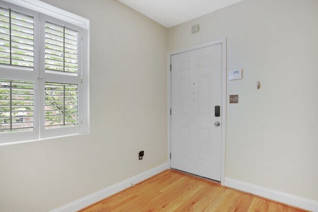 Foto del edificio - Trendy Two Bedroom in Trinidad! - Street P...
