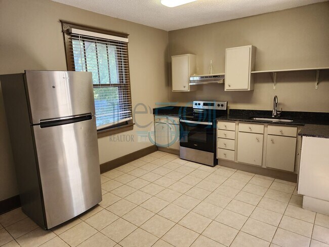 Foto del edificio - Historical 3 Bedroom 1 Bathroom!