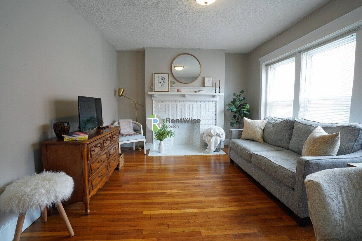Primary Photo - 19 Vinal St