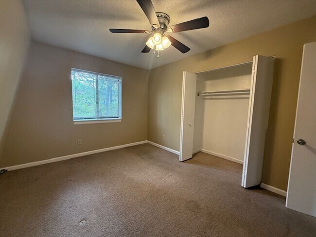 Foto del edificio - Two bedroom, 1 bath apartment in Haw River