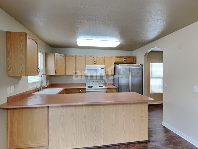 Foto del edificio - 858 N Wooden Ln