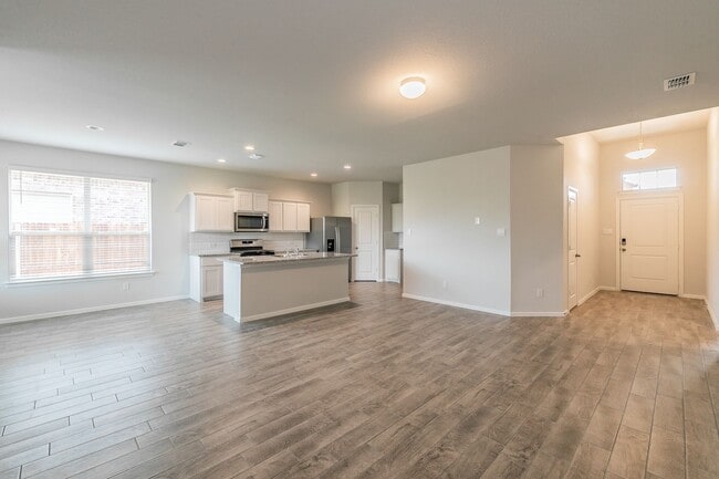Building Photo - Stunning New 4-Bedroom Single-Story Home b...