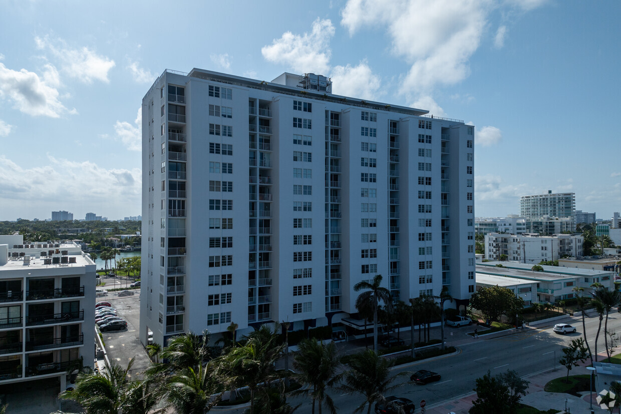 6450 Collins Ave - Ocean Park Condominiums