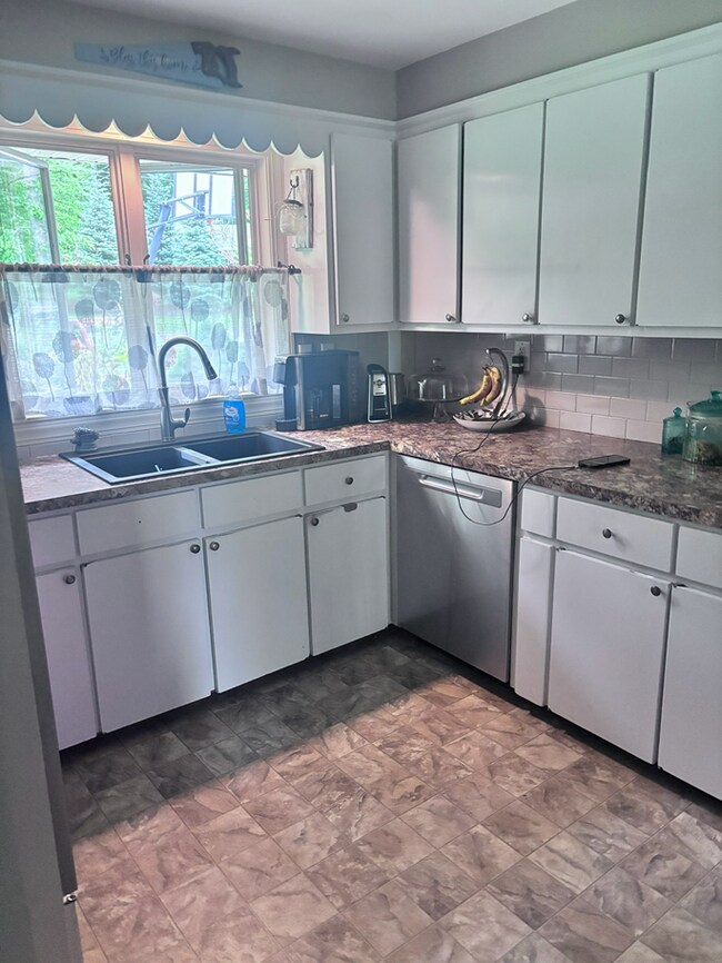 Kitchen - 107 Rocky Hill Rd