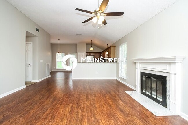 Building Photo - 3 Bedroom Pet-Friendly Home in La Vergne, TN with Main Street Renewal