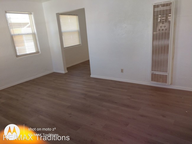 Building Photo - 2 br, 1 bath House - 452 N 3rd Ave