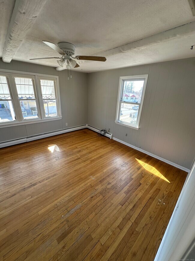 Foto del edificio - 477 Sedgewick Ave