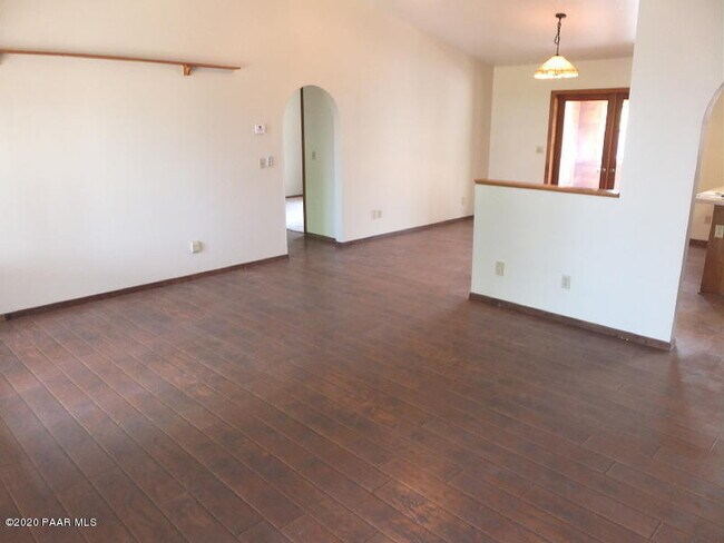 Building Photo - 7261 E Sunflower Ln