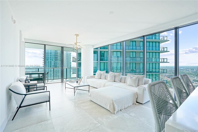 Foto del edificio - 650 NE 32nd St