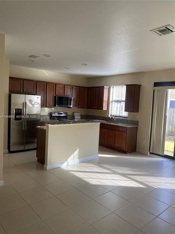 Foto del edificio - 9614 Waterview Way