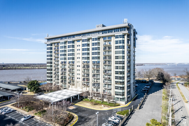 Building Photo - River Tower at South Bluffs