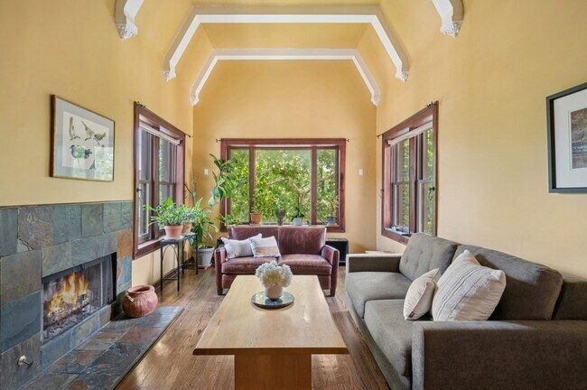 Foto del edificio - 1356 W Greenleaf Ave