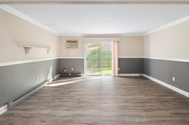 Building Photo - 126 Aspetuck Vlg