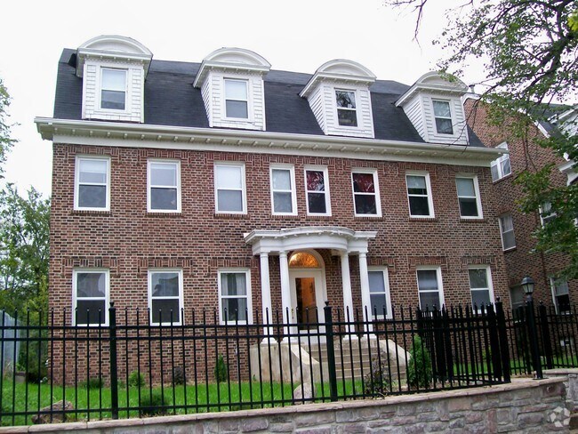 Building Photo - Eat Street Brownstones